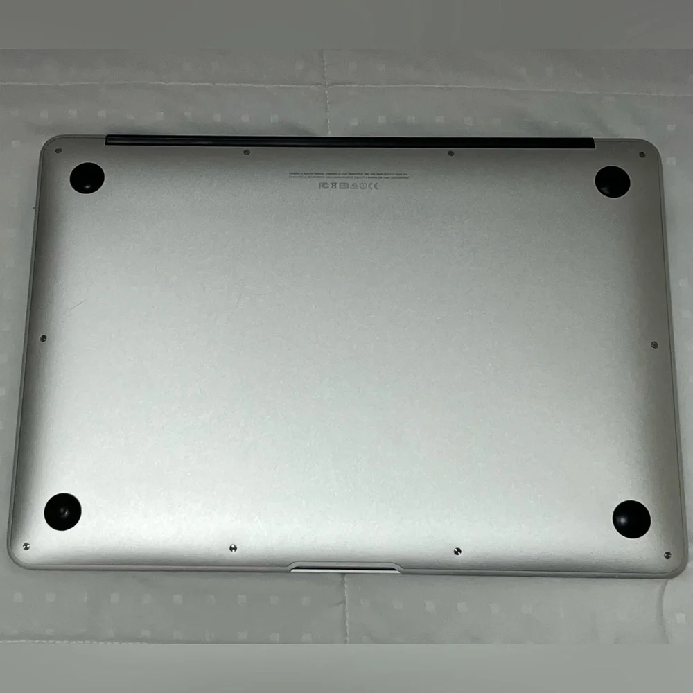 Apple MacBook Air (13-inch, Early 2015) - Silver